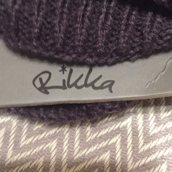 NWT. Rikka cable knit sweater arm warmers. - Picture 2 of 2
